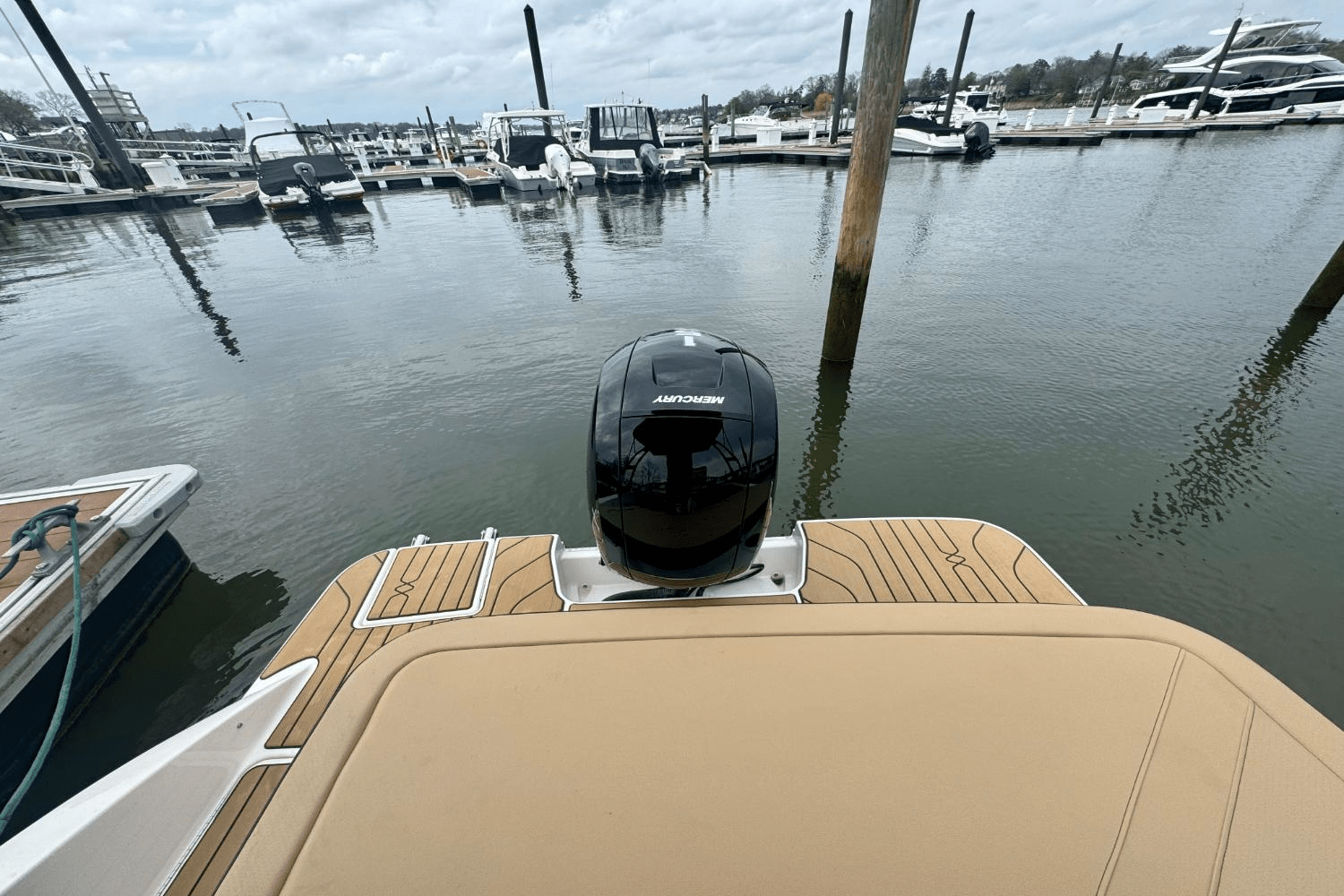 Slide: The Image of Sea Ray SPX 190 Outboard 2025 - 2