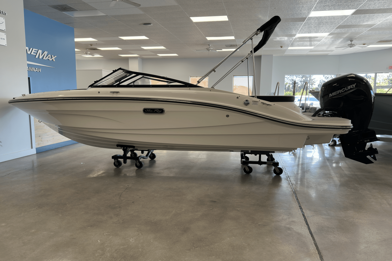 Slide: The Image of Sea Ray SPX 190 Outboard 2025 - 2