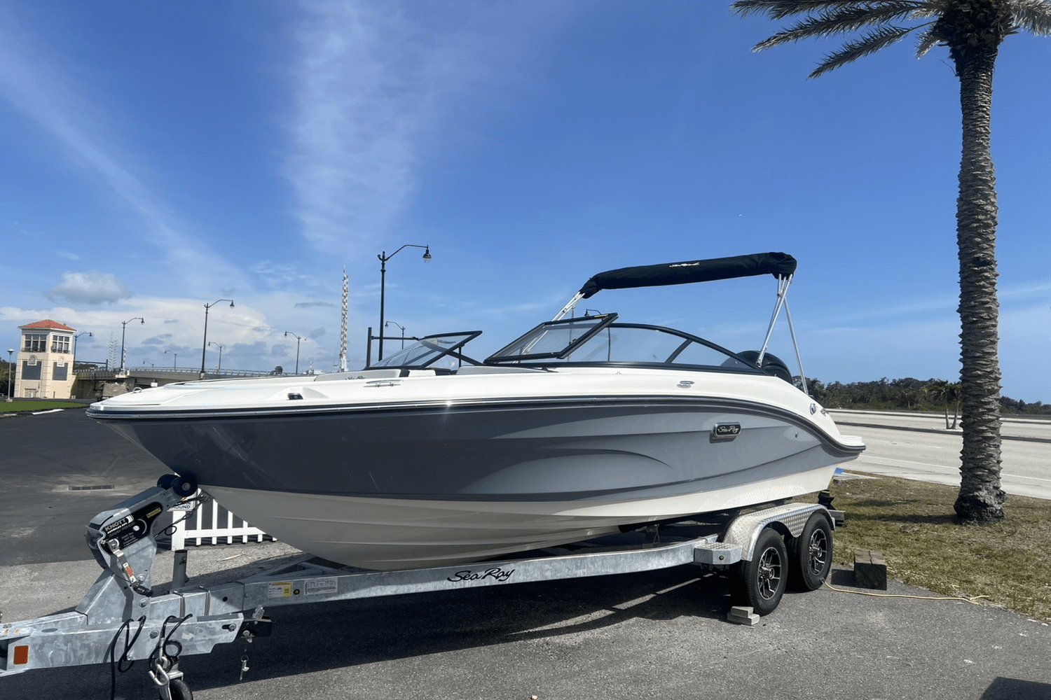 Slide: The Image of Sea Ray SPX 190 Outboard 2025 - 2