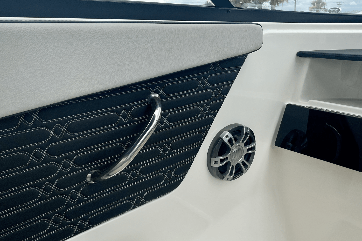 Slide: The Image of Sea Ray SPX 190 Outboard 2025 - 20