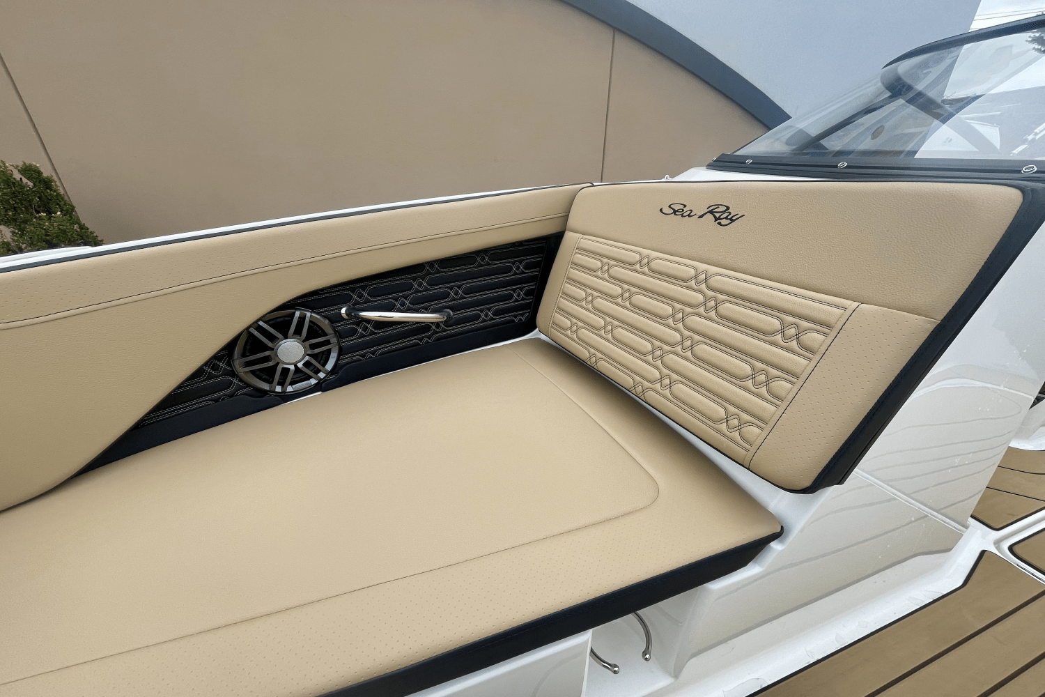 Slide: The Image of Sea Ray SPX 190 Outboard 2025 - 22