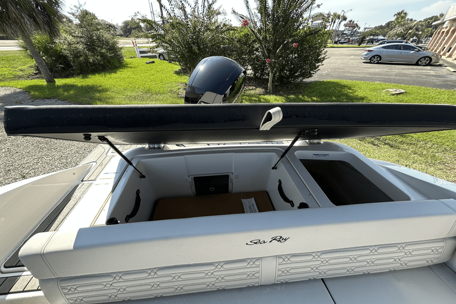 Slide: The Image of Sea Ray SPX 190 Outboard 2025 - 22