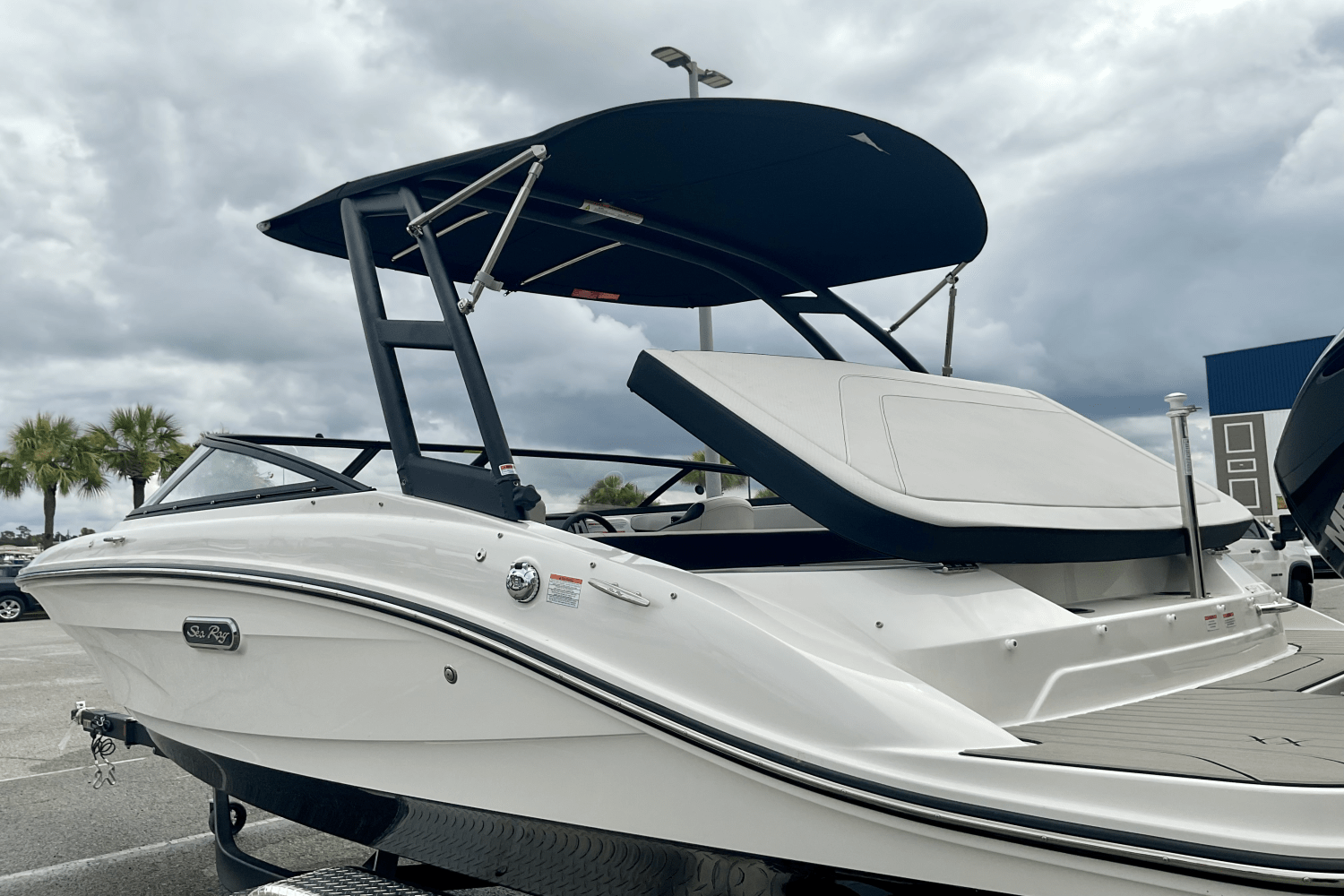 Slide: The Image of Sea Ray SPX 190 Outboard 2025 - 24