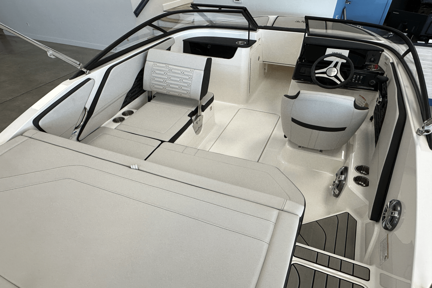 Slide: The Image of Sea Ray SPX 190 Outboard 2025 - 3