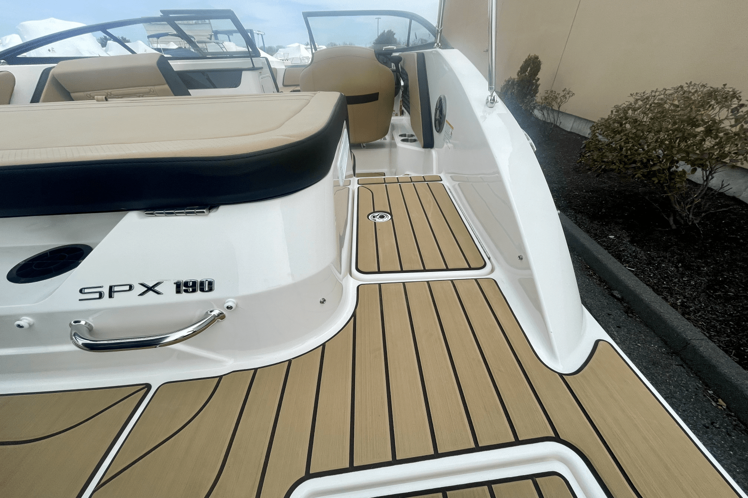 Slide: The Image of Sea Ray SPX 190 Outboard 2025 - 3
