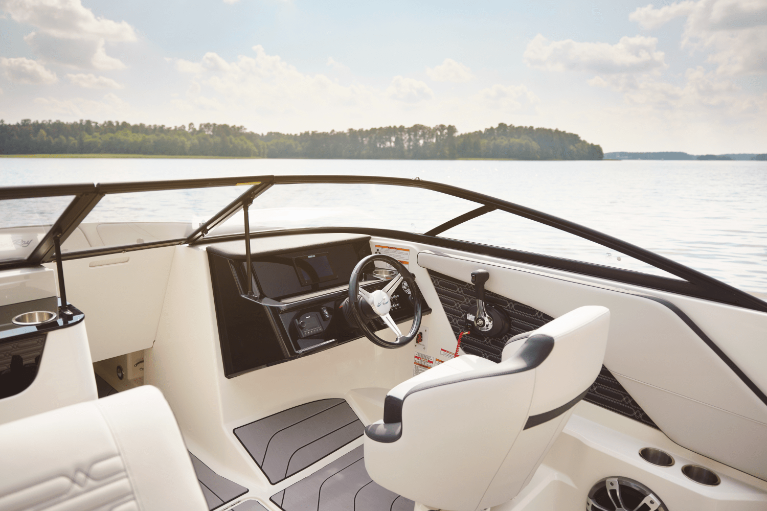 Slide: The Image of Sea Ray SPX 190 Outboard 2025 - 35