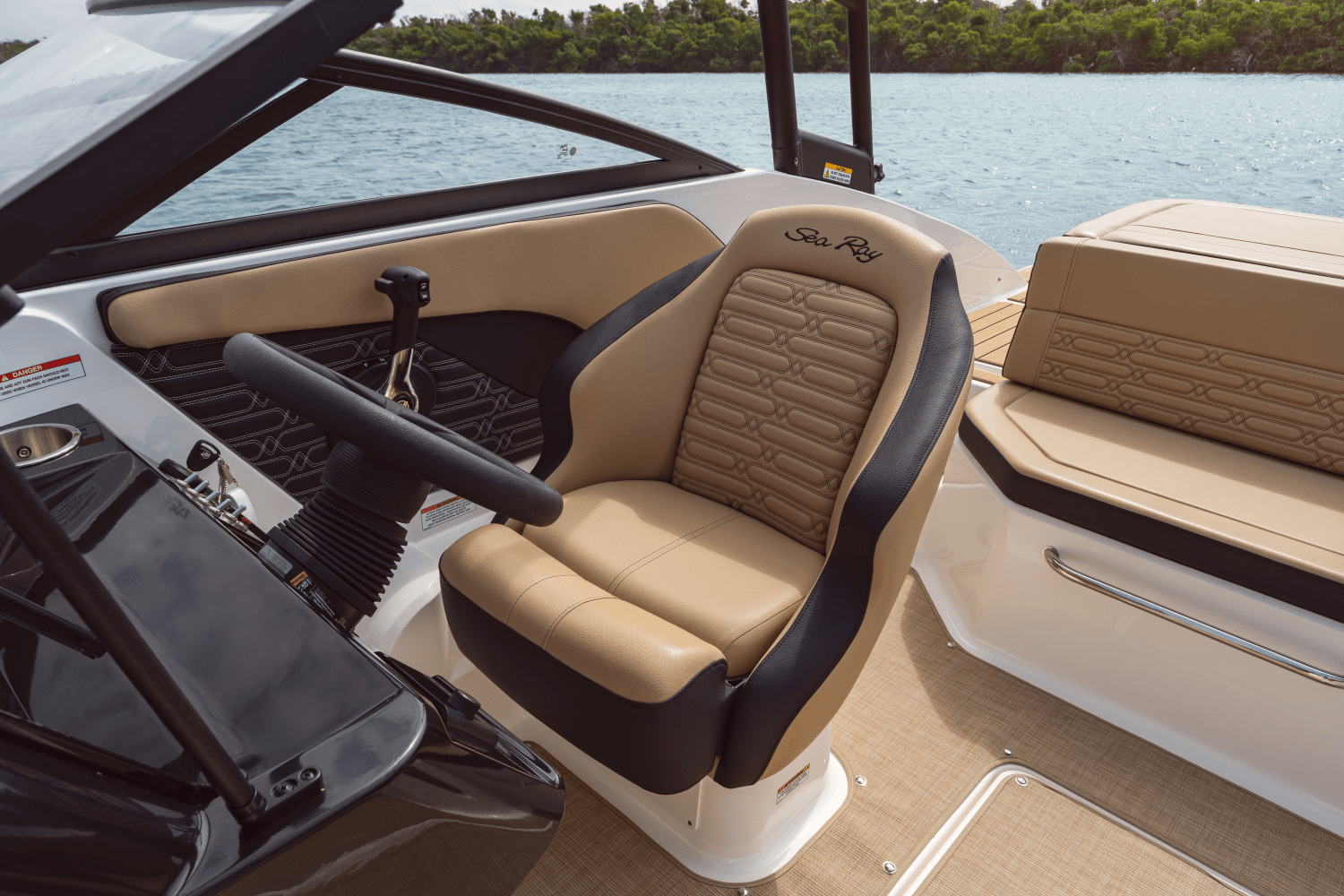 Slide: The Image of Sea Ray SPX 190 Outboard 2025 - 36