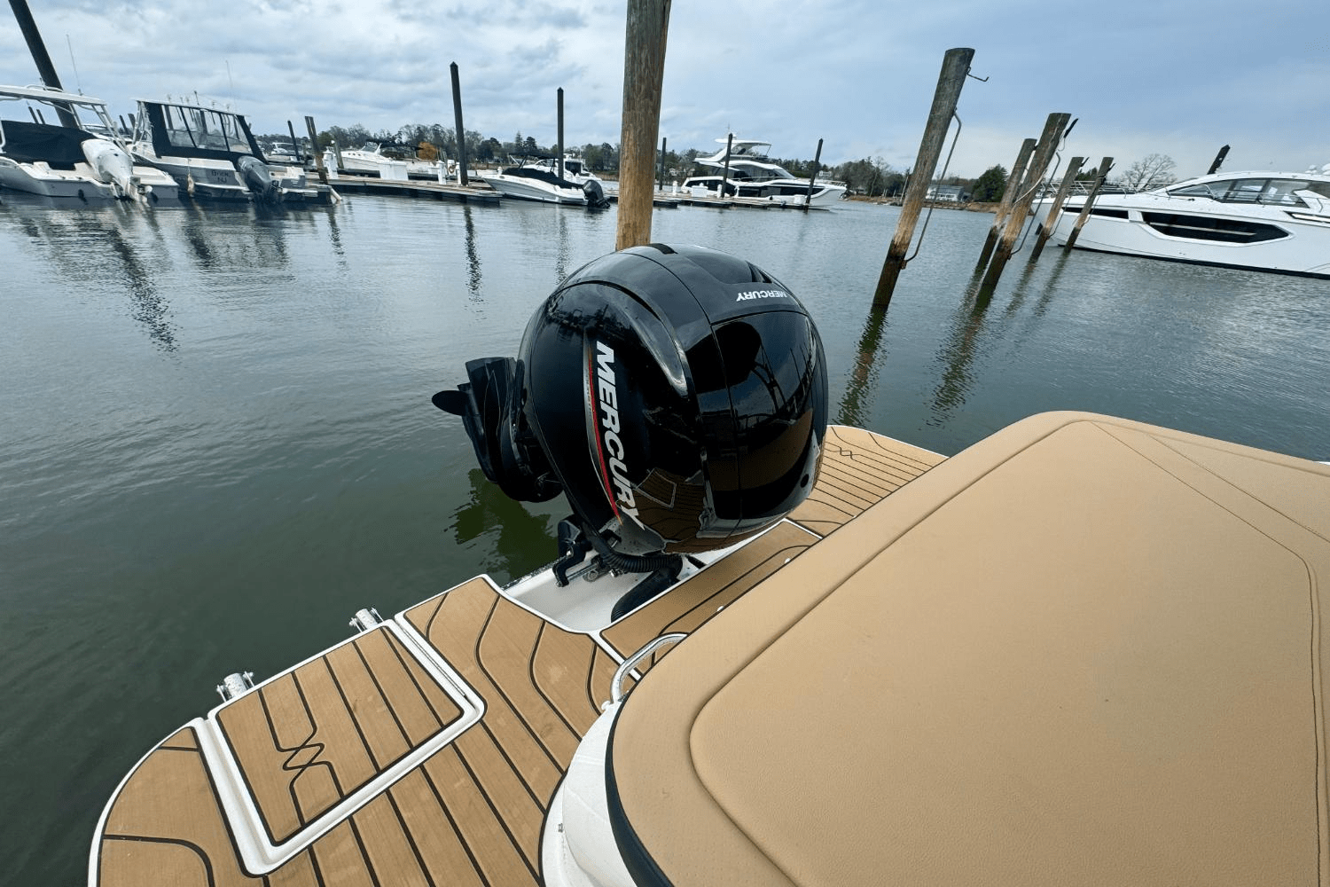 Slide: The Image of Sea Ray SPX 190 Outboard 2025 - 4
