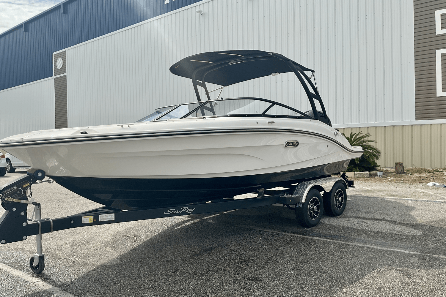 Slide: The Image of Sea Ray SPX 190 Outboard 2025 - 4