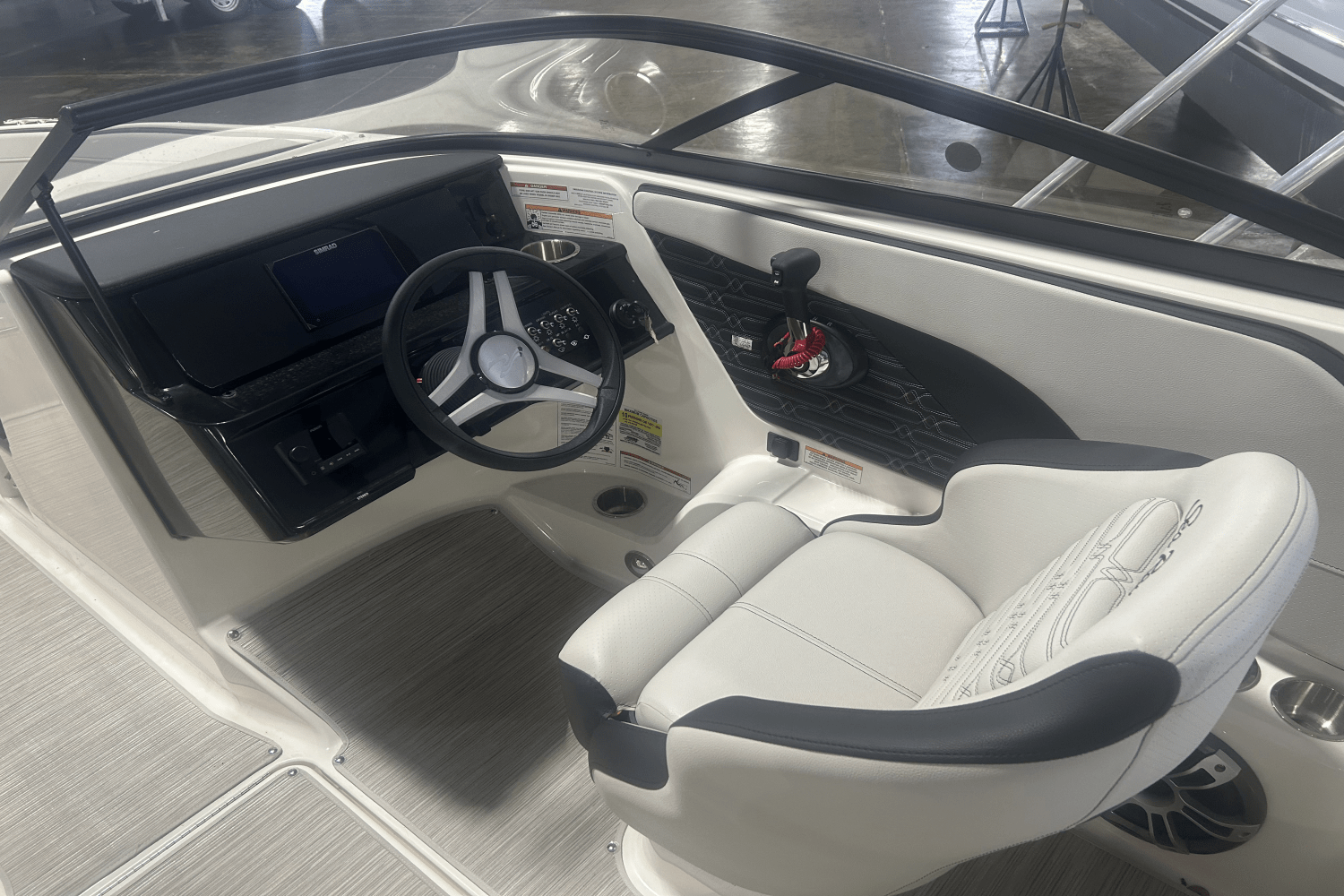 Slide: The Image of Sea Ray SPX 190 Outboard 2025 - 4