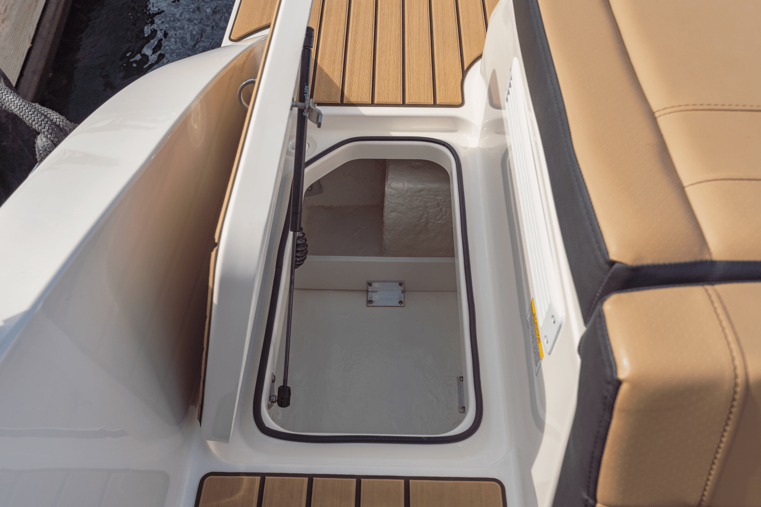 Slide: The Image of Sea Ray SPX 190 Outboard 2025 - 47