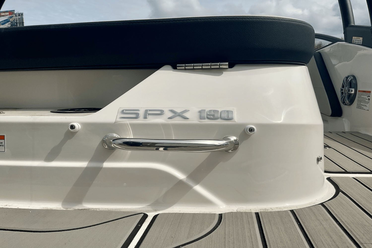 Slide: The Image of Sea Ray SPX 190 Outboard 2025 - 6