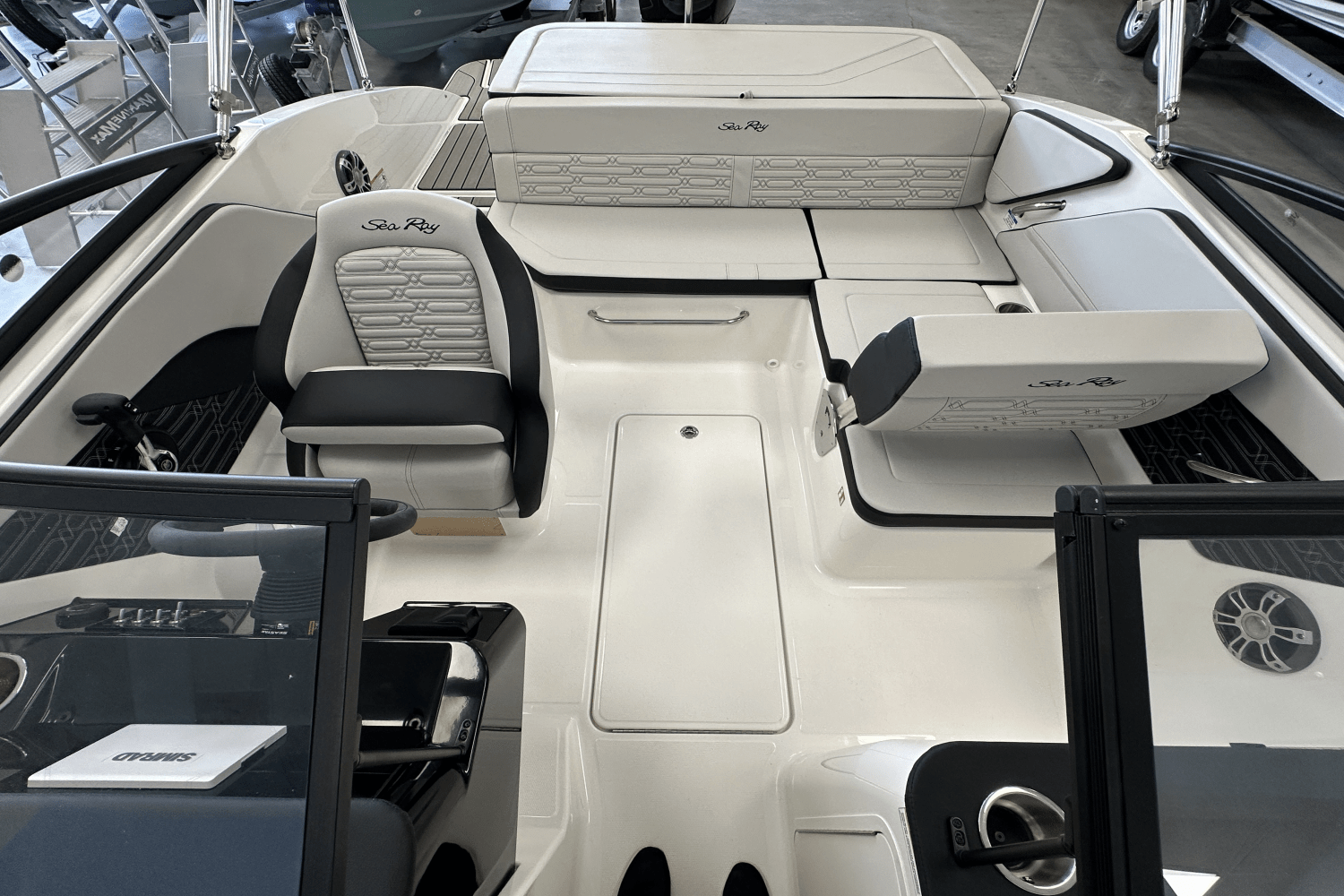 Slide: The Image of Sea Ray SPX 190 Outboard 2025 - 6