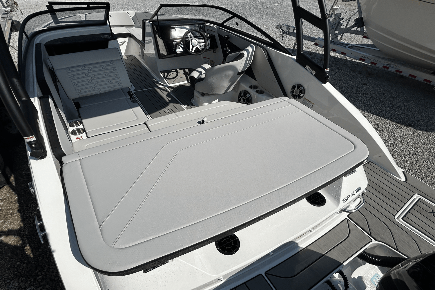 Slide: The Image of Sea Ray SPX 190 Outboard 2025 - 6