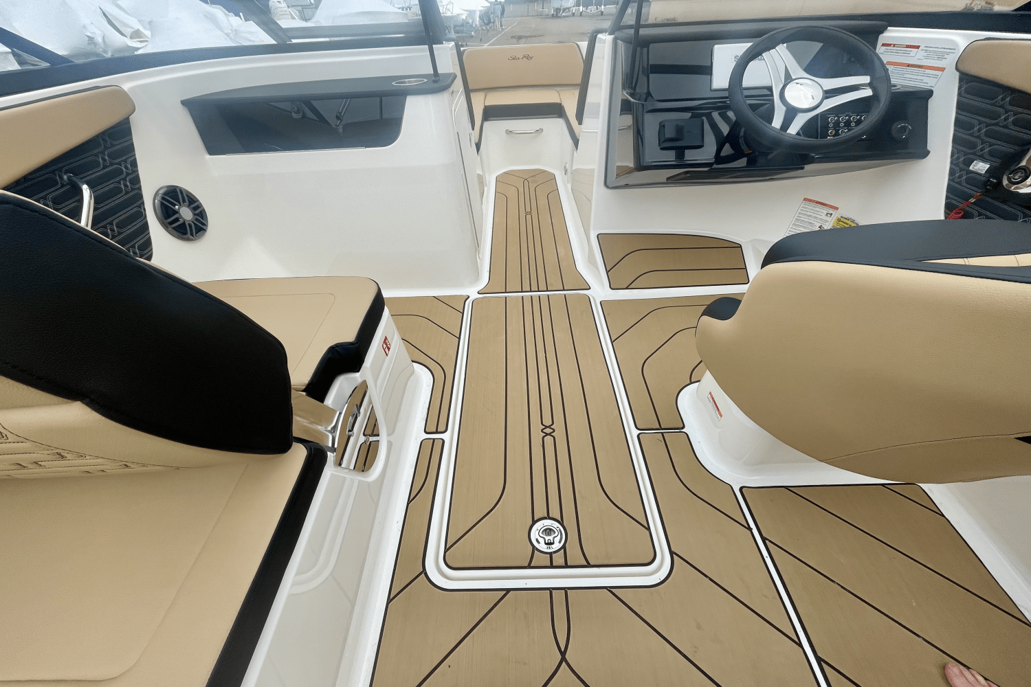 Slide: The Image of Sea Ray SPX 190 Outboard 2025 - 6