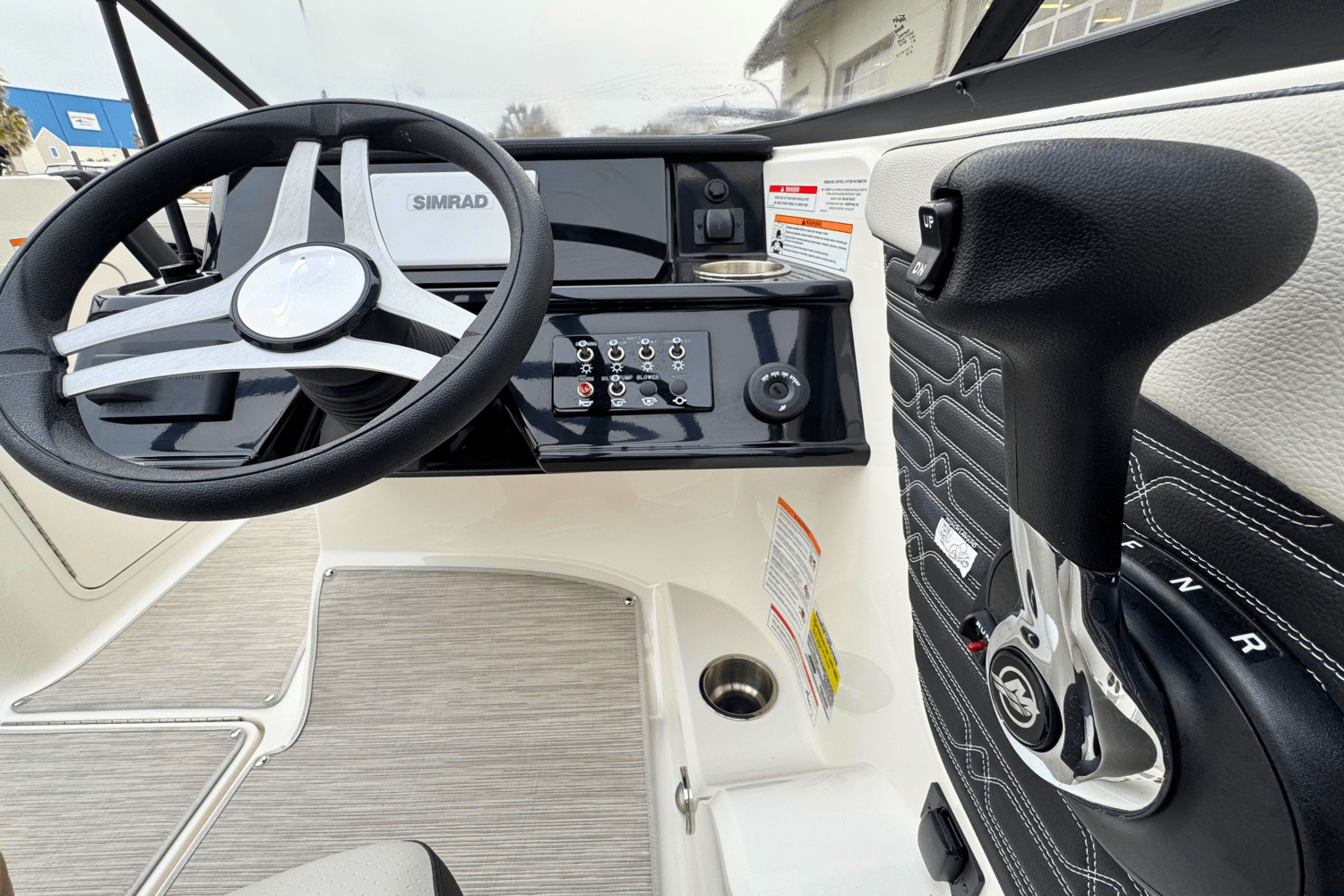 Slide: The Image of Sea Ray SPX 190 Outboard 2025 - 6