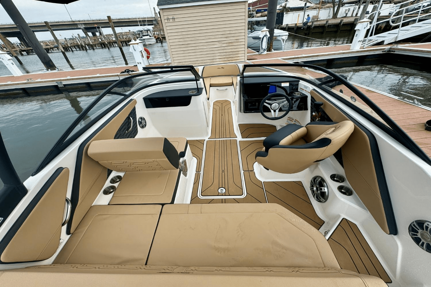 Slide: The Image of Sea Ray SPX 190 Outboard 2025 - 7