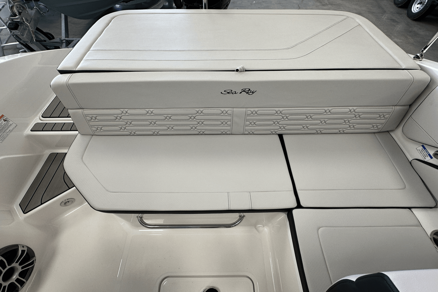 Slide: The Image of Sea Ray SPX 190 Outboard 2025 - 7