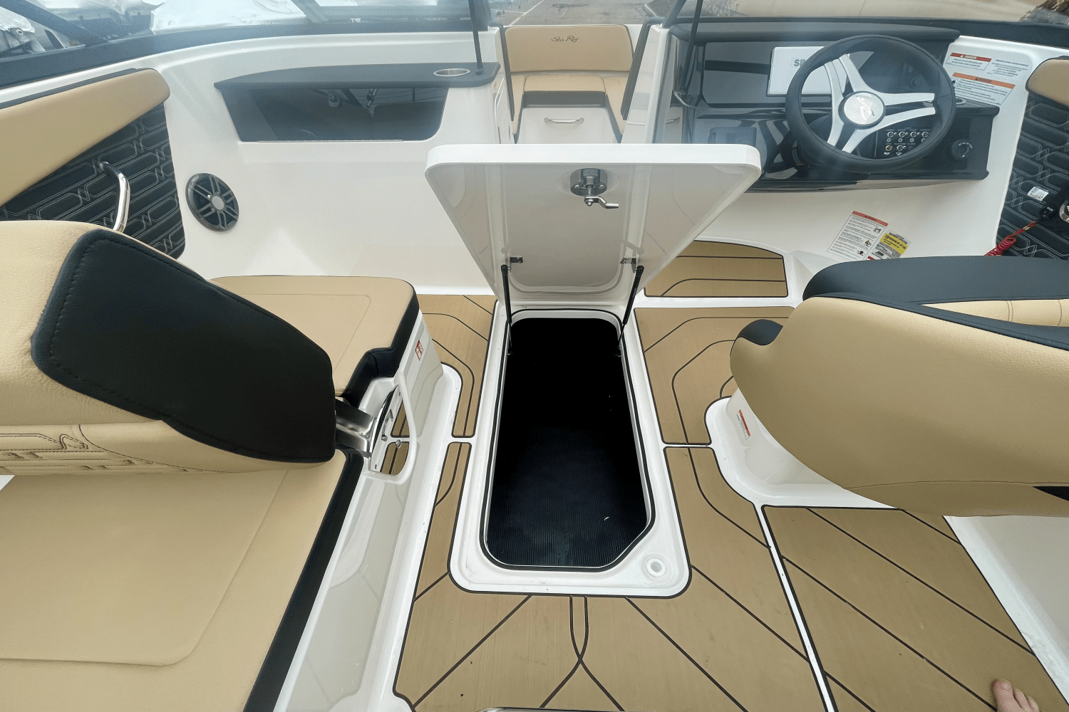 Slide: The Image of Sea Ray SPX 190 Outboard 2025 - 7