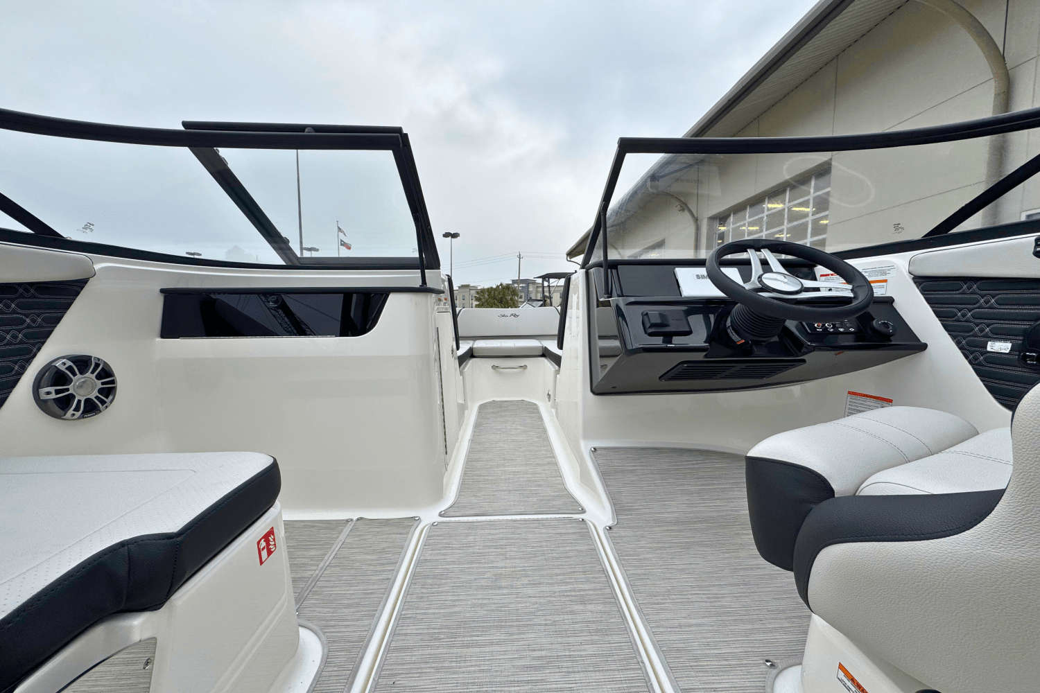 Slide: The Image of Sea Ray SPX 190 Outboard 2025 - 7