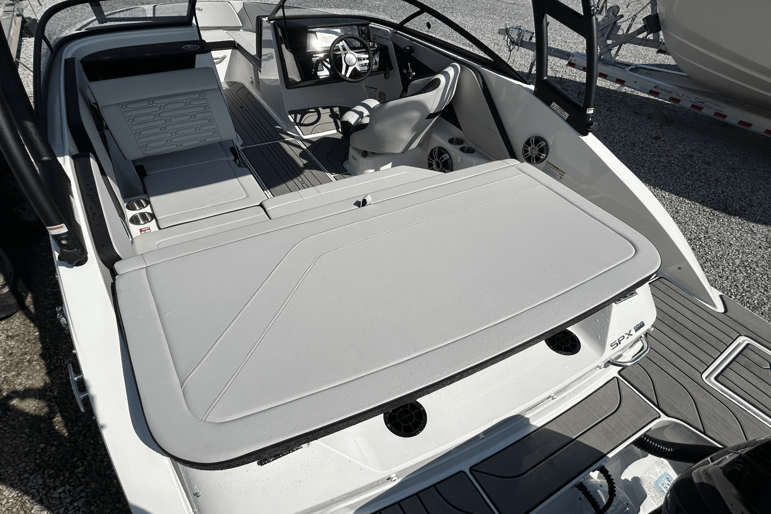 Slide: The Image of Sea Ray SPX 190 Outboard 2025 - 7