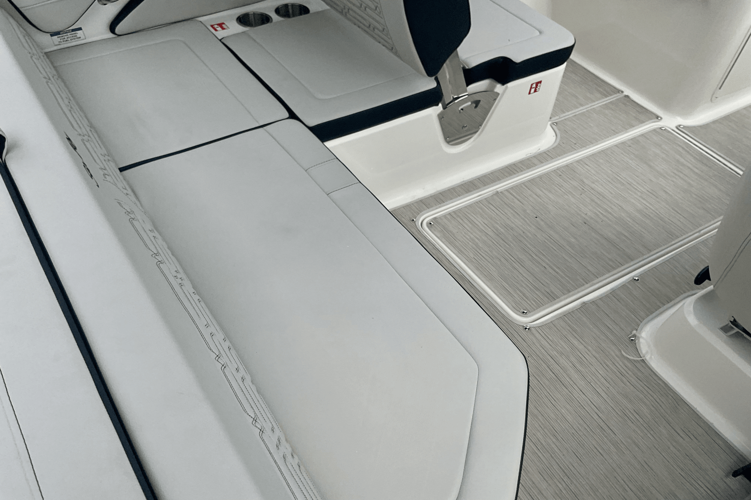 Slide: The Image of Sea Ray SPX 190 Outboard 2025 - 8