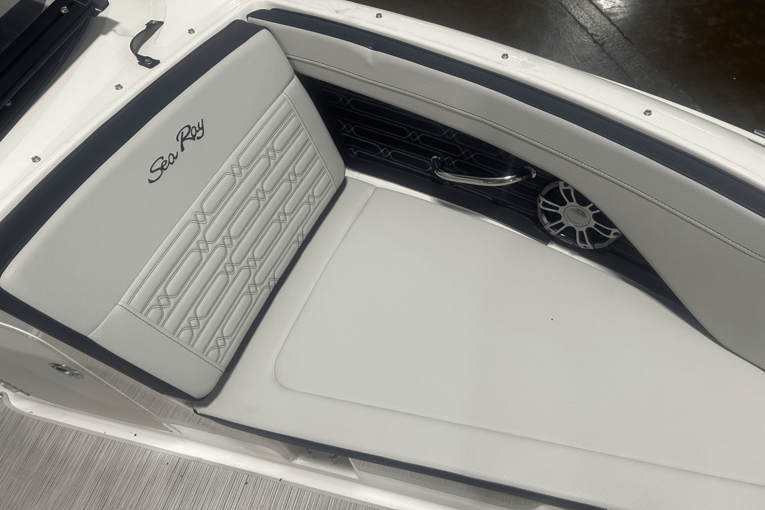 Slide: The Image of Sea Ray SPX 190 Outboard 2025 - 8