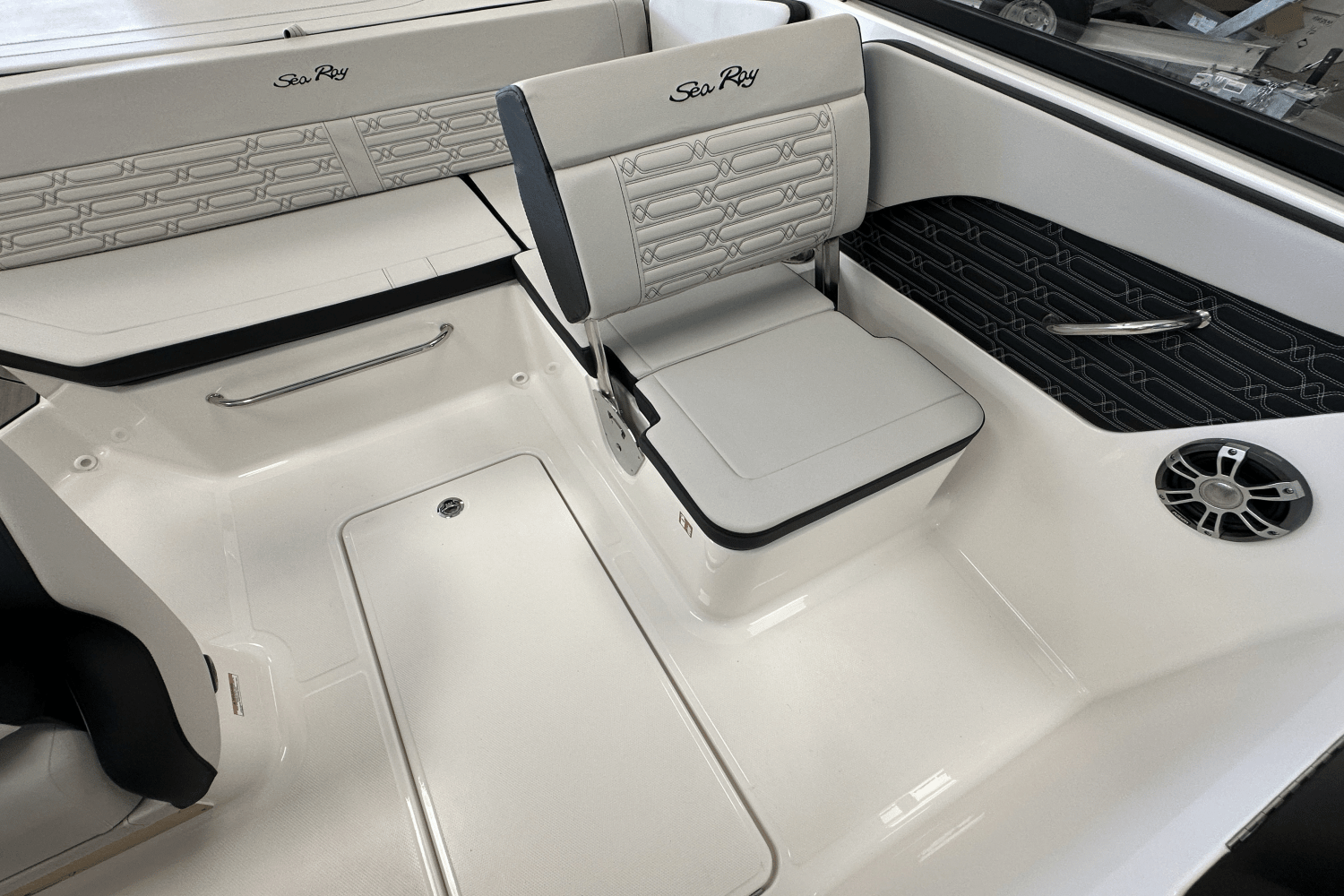 Slide: The Image of Sea Ray SPX 190 Outboard 2025 - 8