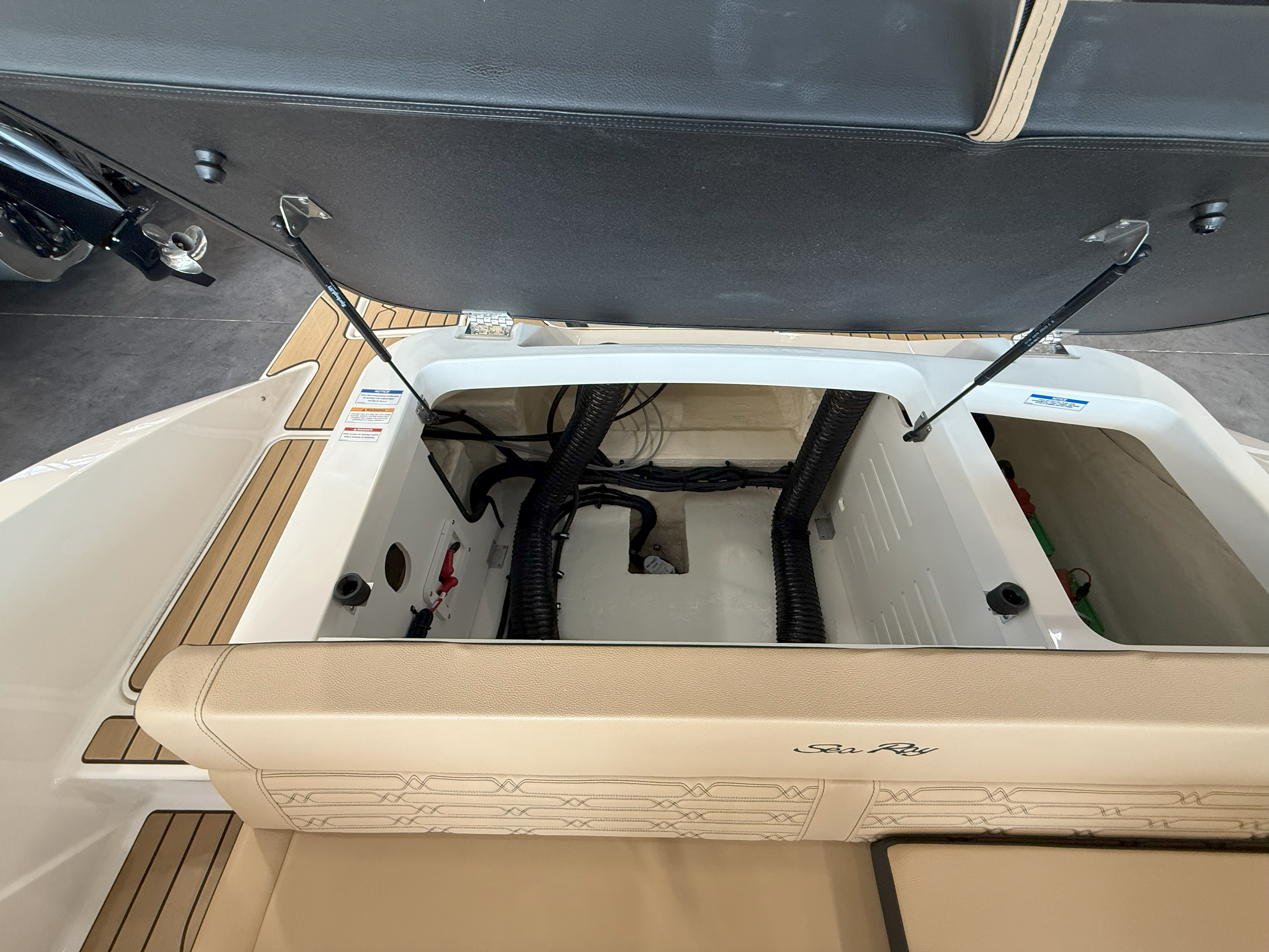 Slide: The Image of Sea Ray SPX 190 Outboard 2025 - 8