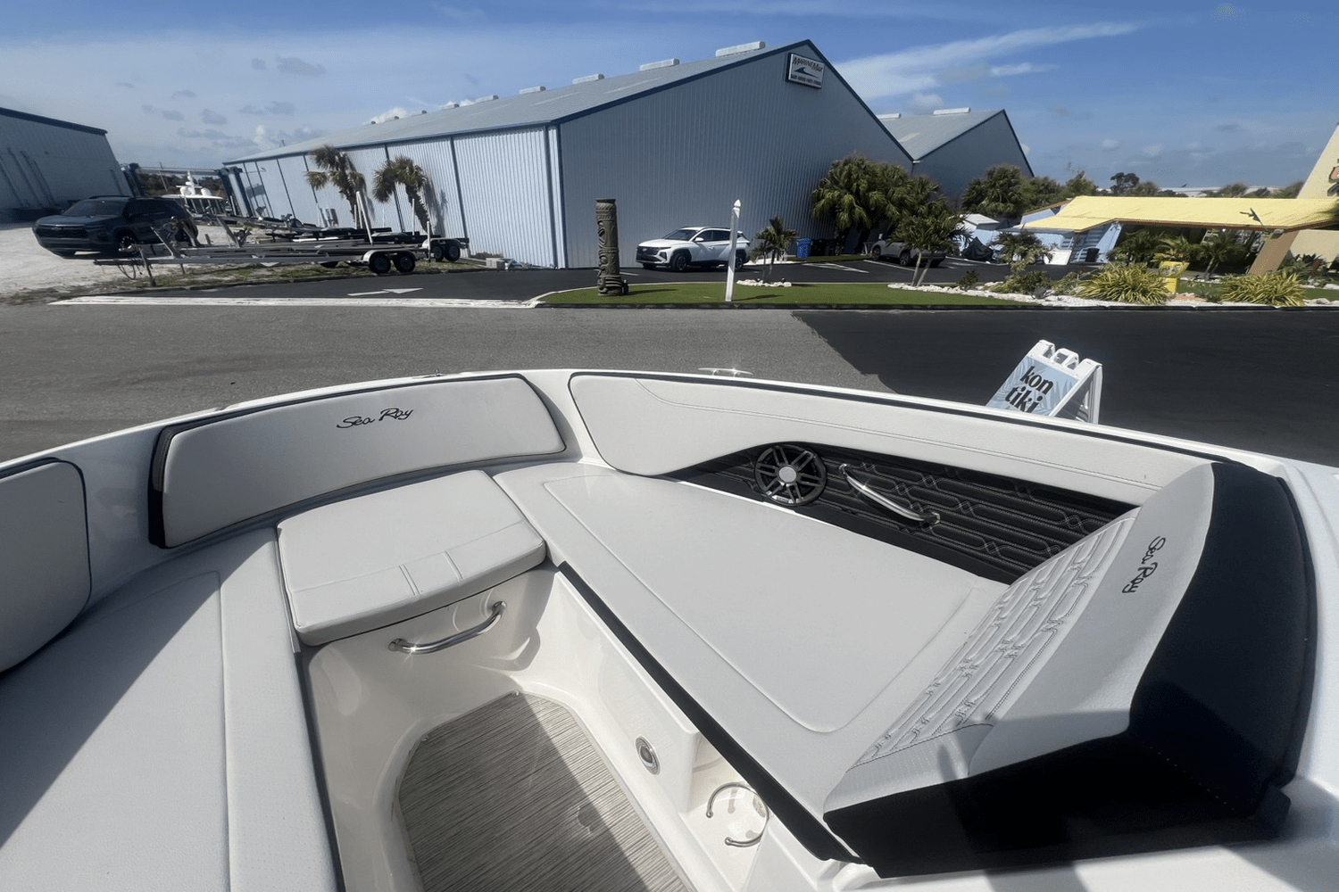 Slide: The Image of Sea Ray SPX 190 Outboard 2025 - 8