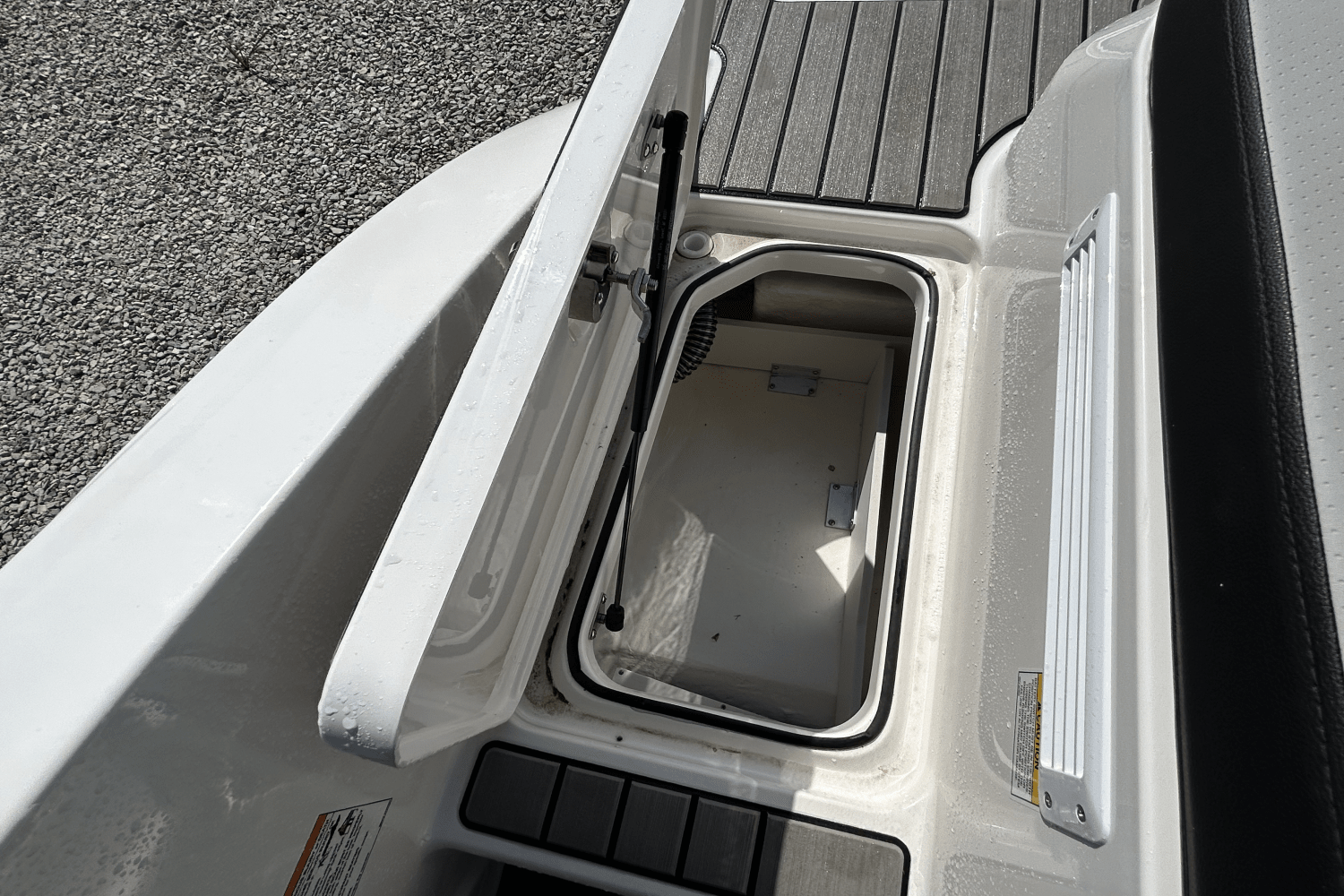 Slide: The Image of Sea Ray SPX 190 Outboard 2025 - 9