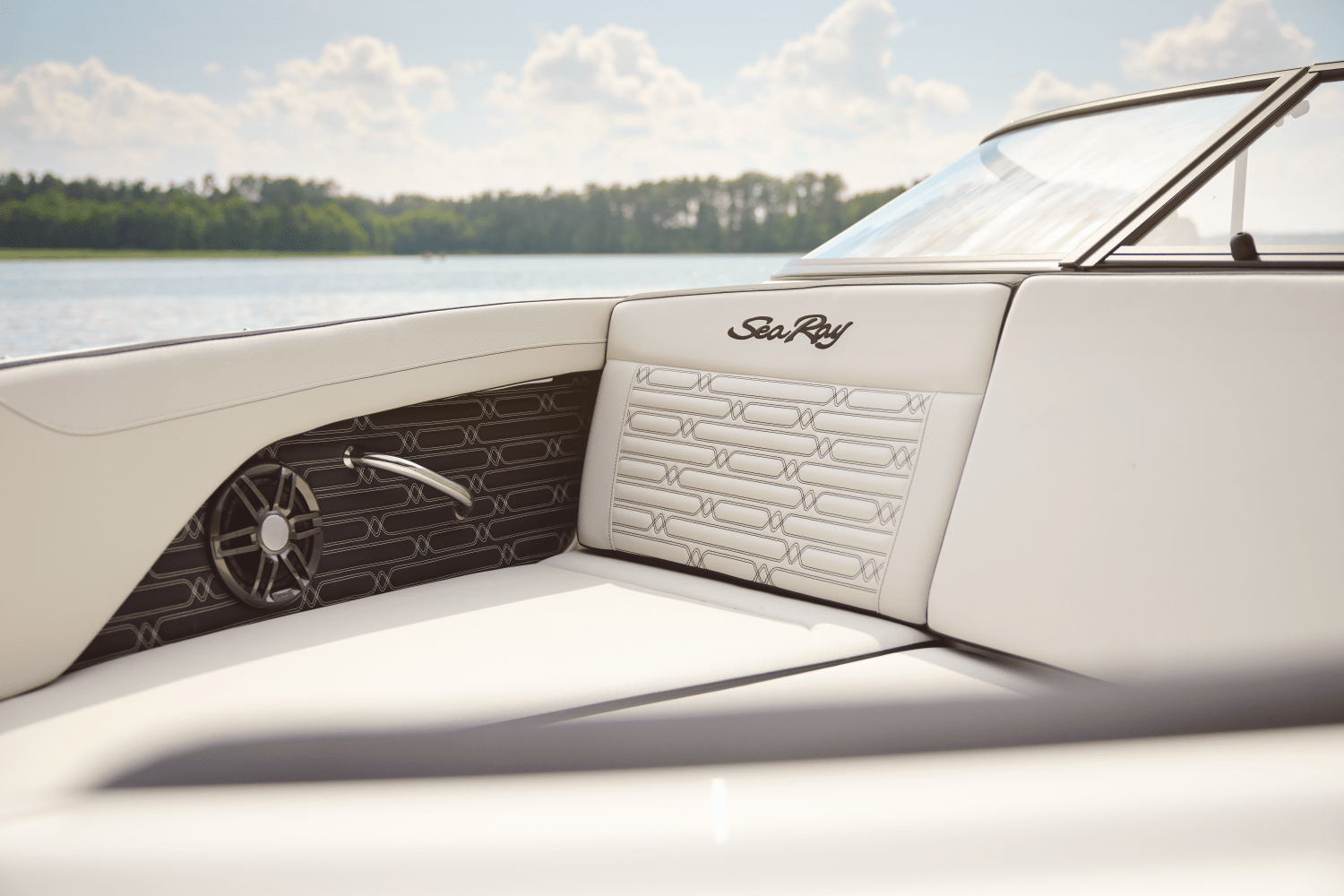 Slide: The Image of Sea Ray SPX 190 Outboard 2025 - 9