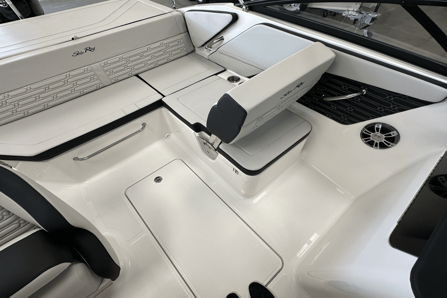 Slide: The Image of Sea Ray SPX 190 Outboard 2025 - 9