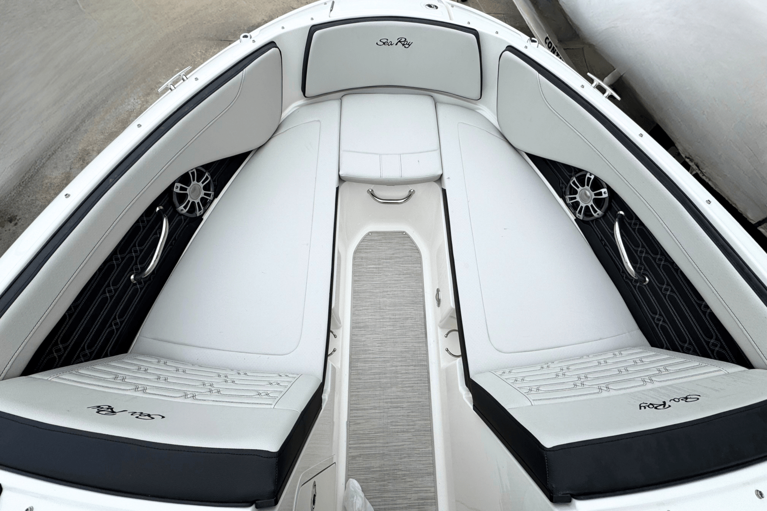 Slide: The Image of Sea Ray SPX 190 Outboard 2025 - 9