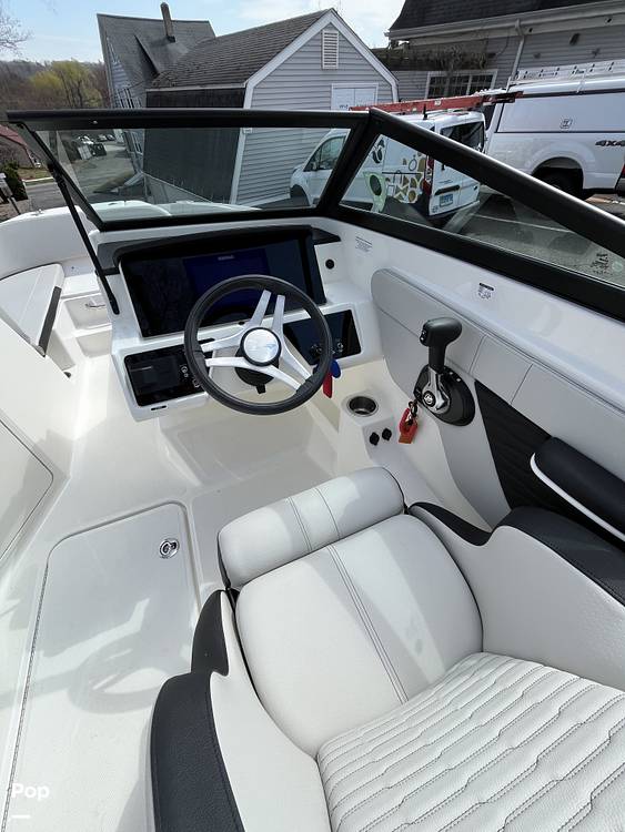 Slide: The Image of Sea Ray SPX210 2023 - 15401190