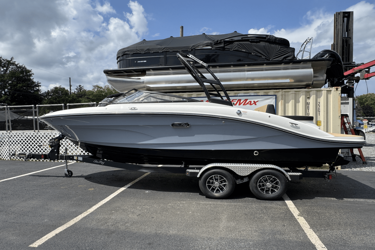 Slide: The Image of Sea Ray SPX 210 2025 - 1