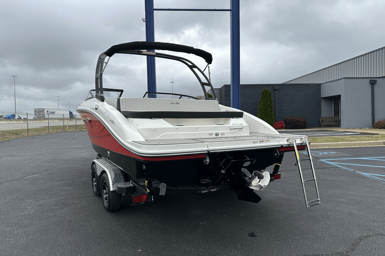 Slide: The Image of Sea Ray SPX 210 2025 - 1