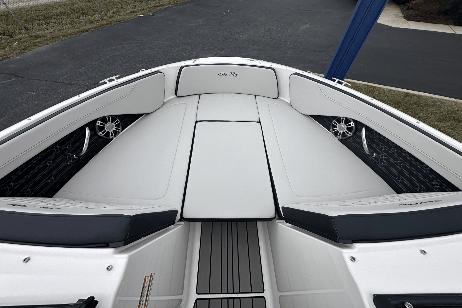 Slide: The Image of Sea Ray SPX 210 2025 - 10