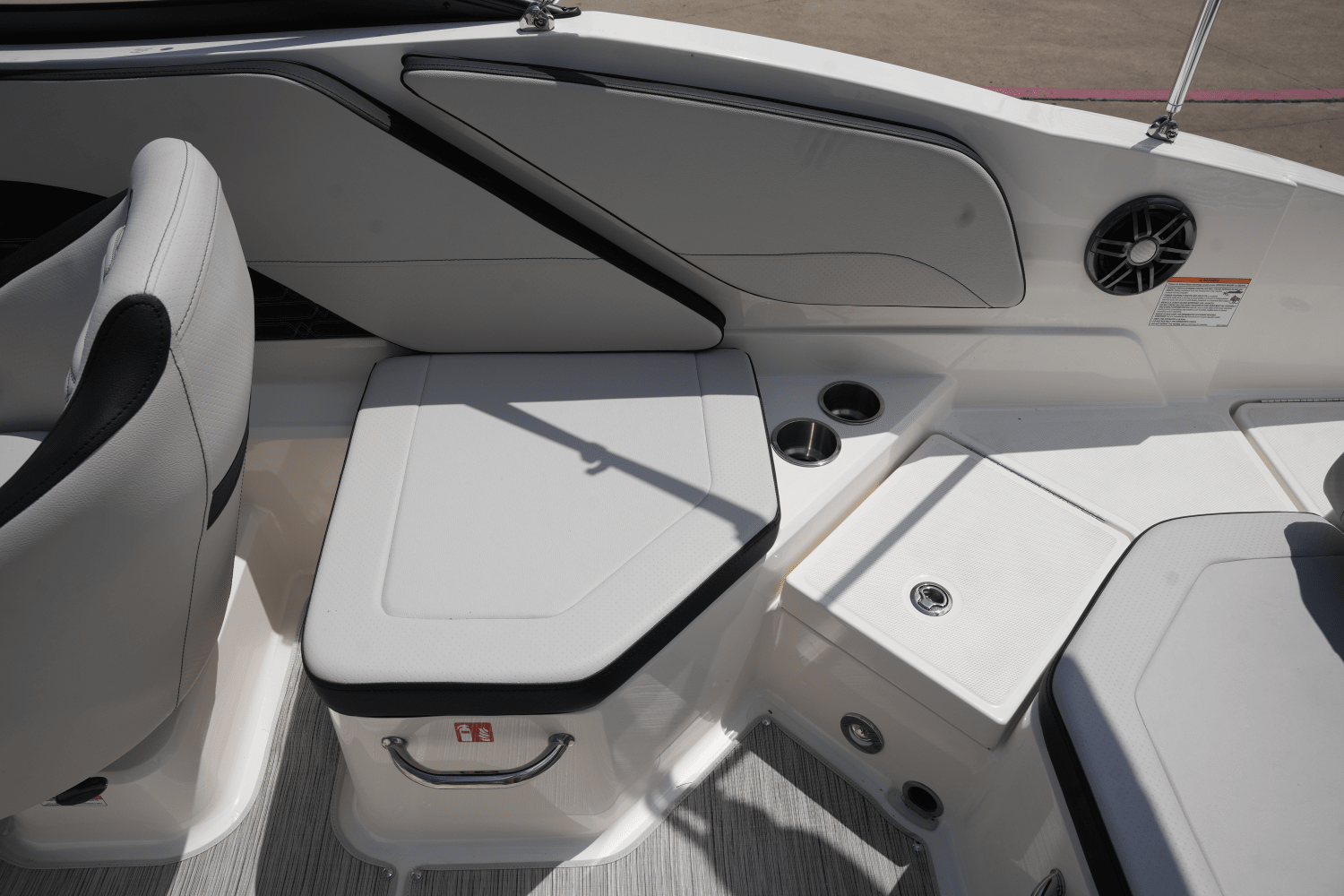 Slide: The Image of Sea Ray SPX 210 2025 - 10