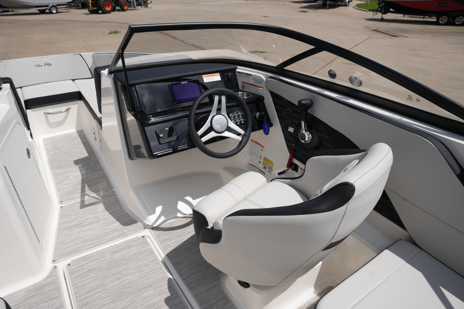 Slide: The Image of Sea Ray SPX 210 2025 - 11