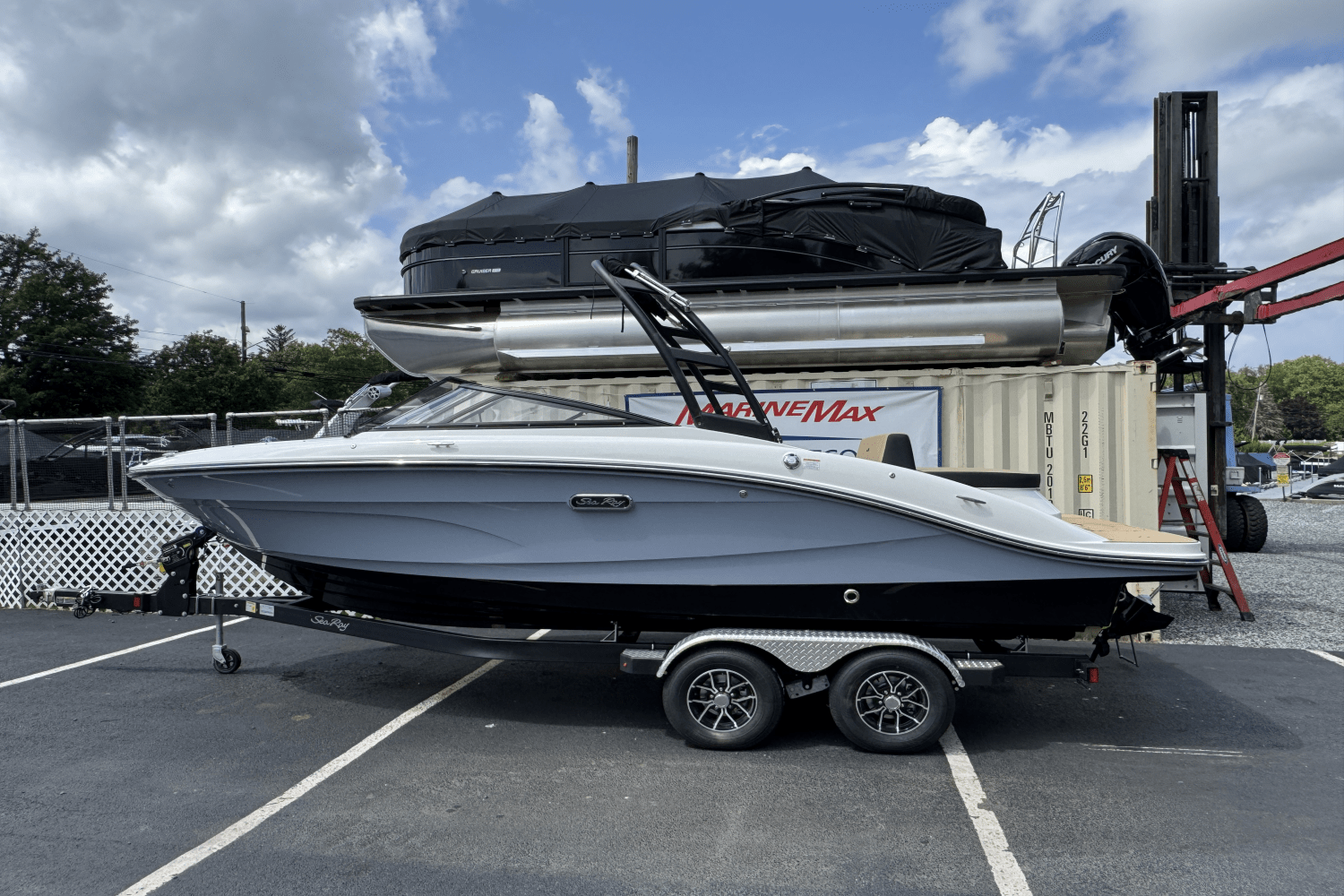 Slide: The Image of Sea Ray SPX 210 2025 - 11