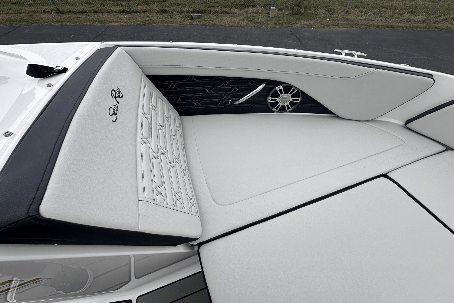 Slide: The Image of Sea Ray SPX 210 2025 - 11