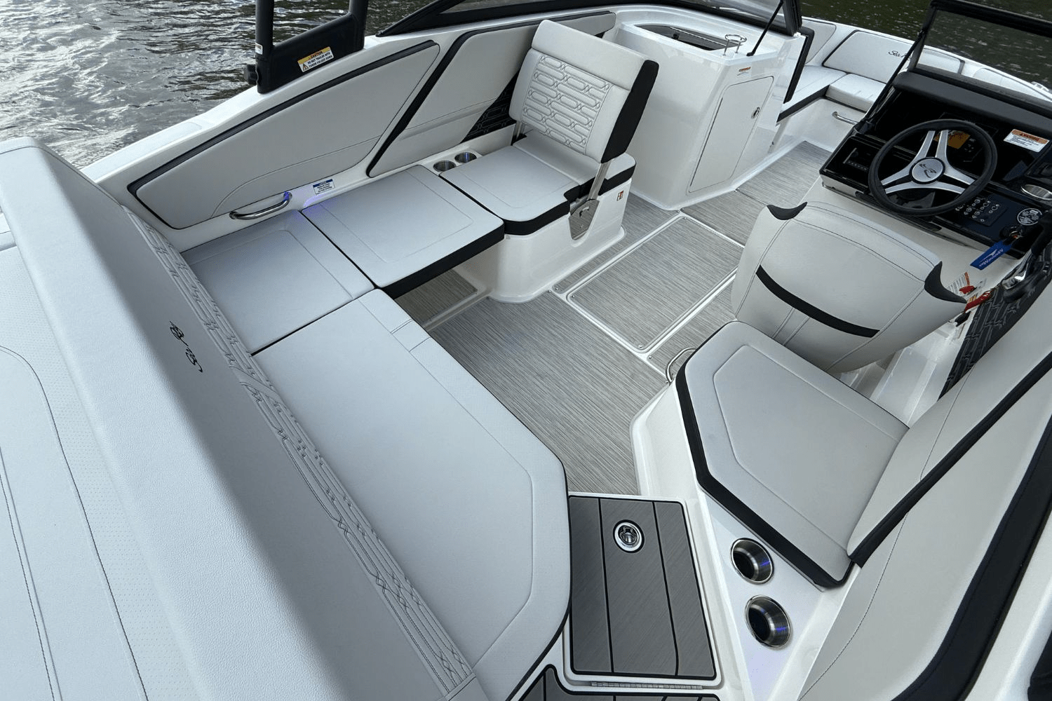 Slide: The Image of Sea Ray SPX 210 2025 - 12