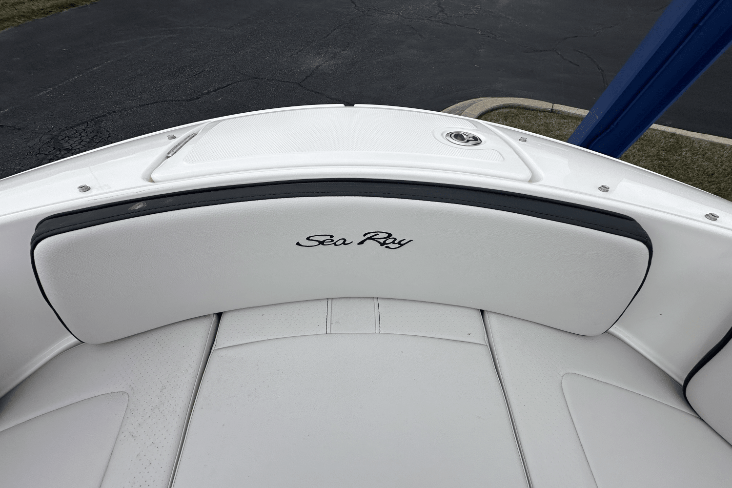 Slide: The Image of Sea Ray SPX 210 2025 - 12