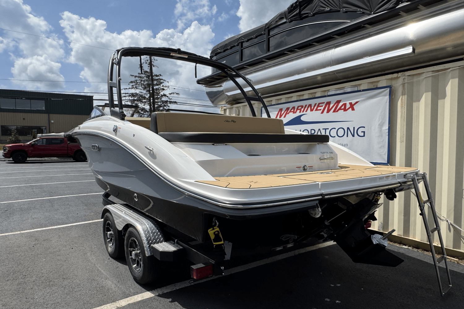 Slide: The Image of Sea Ray SPX 210 2025 - 12