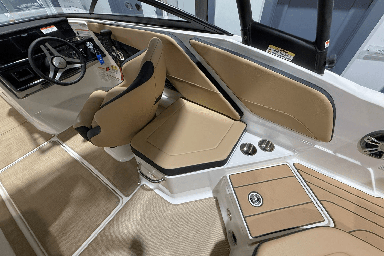 Slide: The Image of Sea Ray SPX 210 2025 - 12