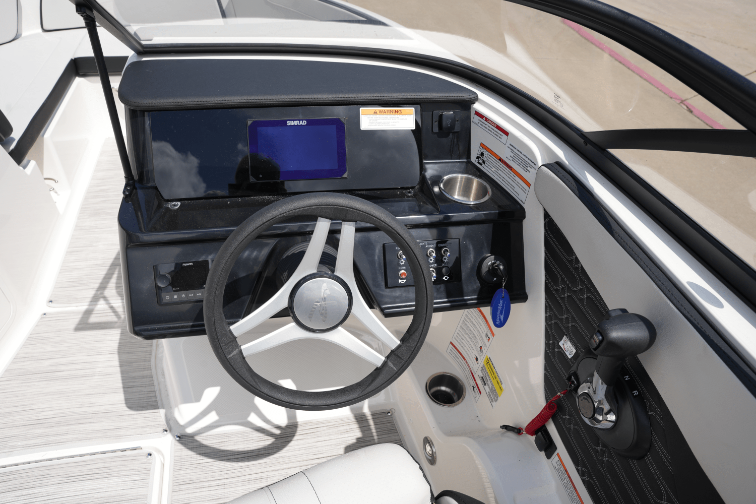 Slide: The Image of Sea Ray SPX 210 2025 - 13