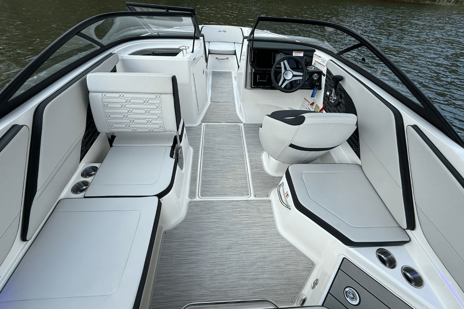 Slide: The Image of Sea Ray SPX 210 2025 - 13