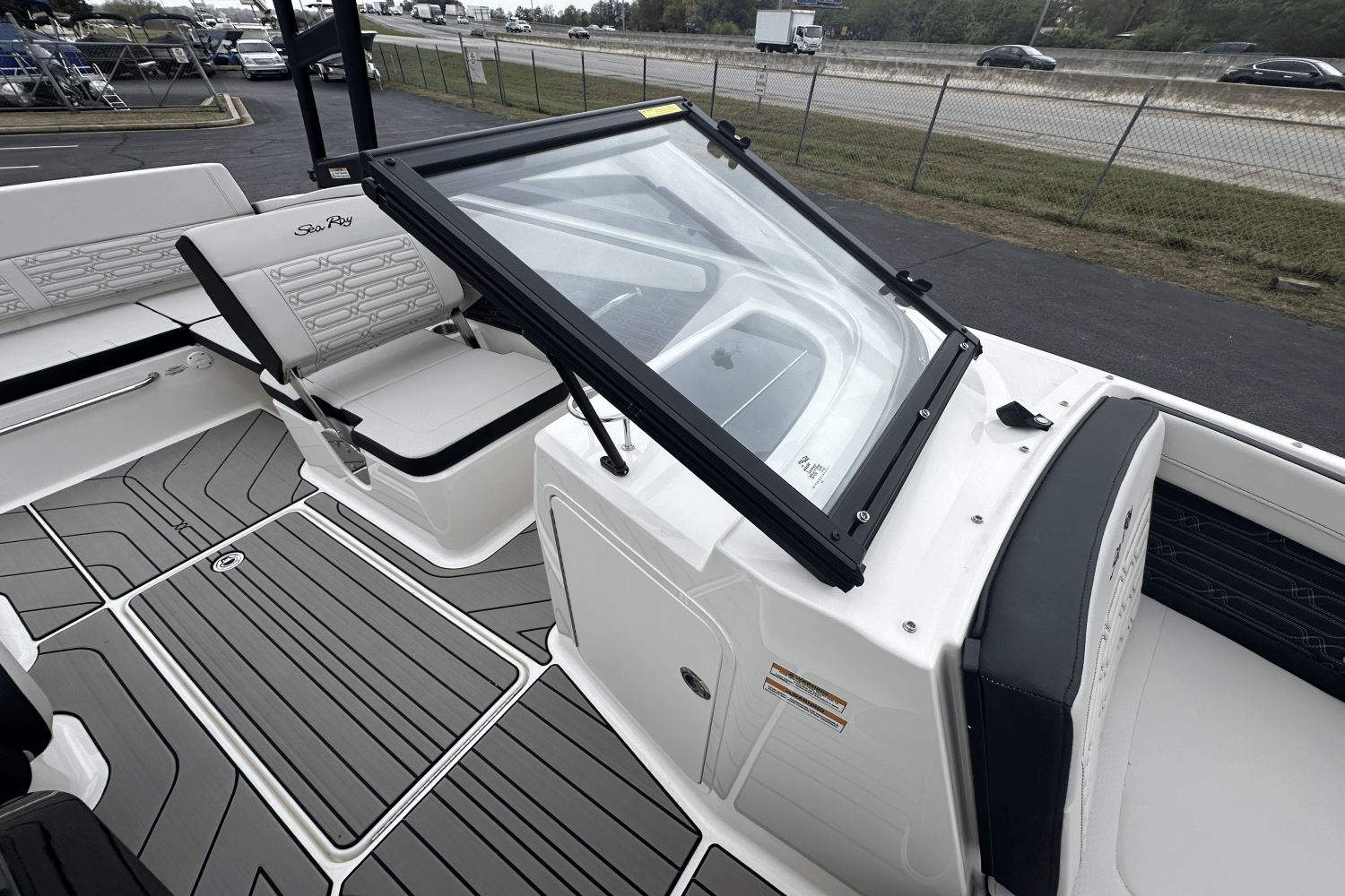Slide: The Image of Sea Ray SPX 210 2025 - 13