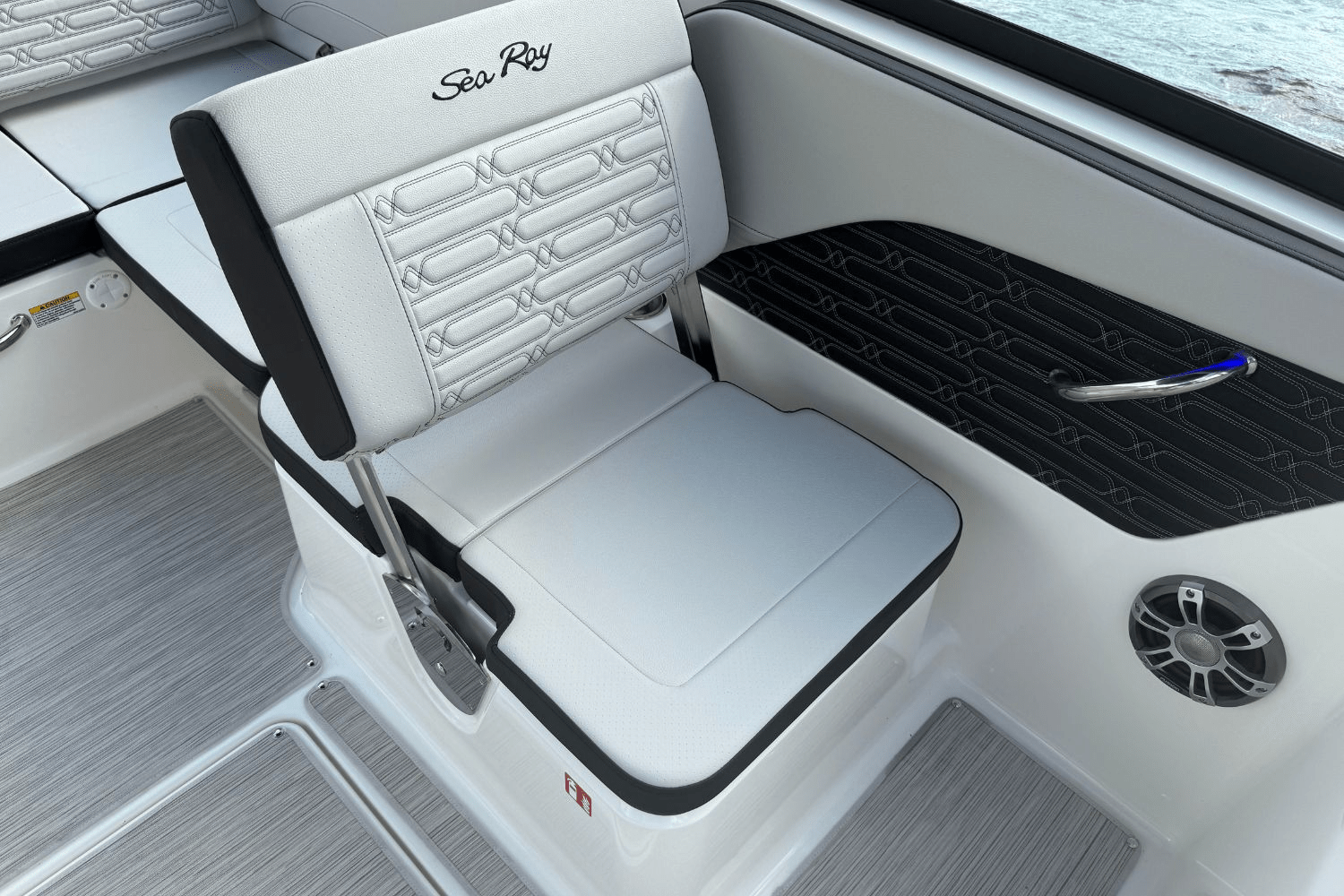 Slide: The Image of Sea Ray SPX 210 2025 - 14